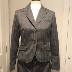 Stunning business suit, new, editor pants, size 6
